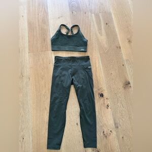 Olive Lorna Jane workout outfit, Texture Sports Bra and High-Waist Leggings Set
